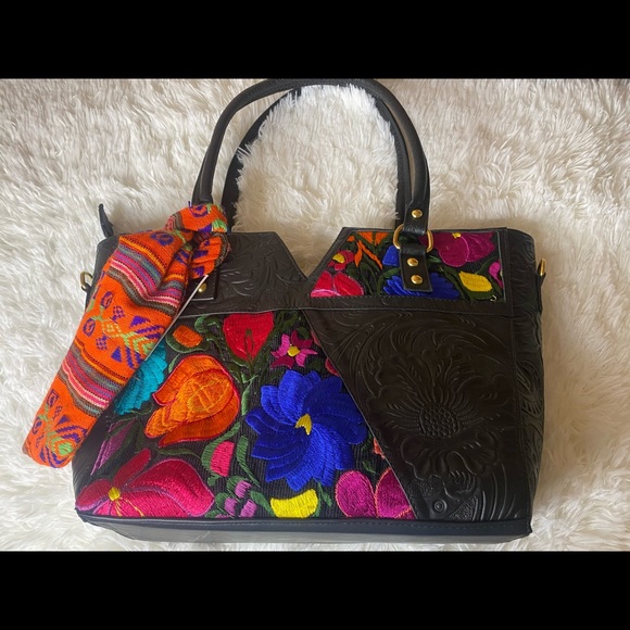 COPY - Mexican flower embroidered shoulder bag - Picture 2 of 8